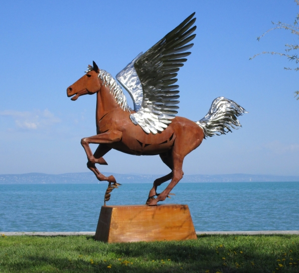 Pegasus Skulptur Lebensgroß